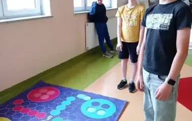 1760079697599