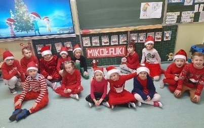Zdjęcie do Spotkanie z Mikołajem uczni&oacute;w klasy 1b:):).