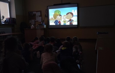 Zdjęcie do &quot;Kino Bambino&quot; - Mikołajek i uczniowie klasy IIB 