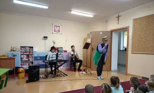 Zdjęcie do Kolejny koncert w przedszkolu.
