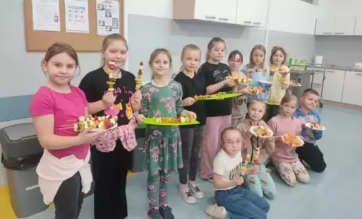 Zdjęcie do Szaszłyki owocowo - warzywne drugoklasist&oacute;w.